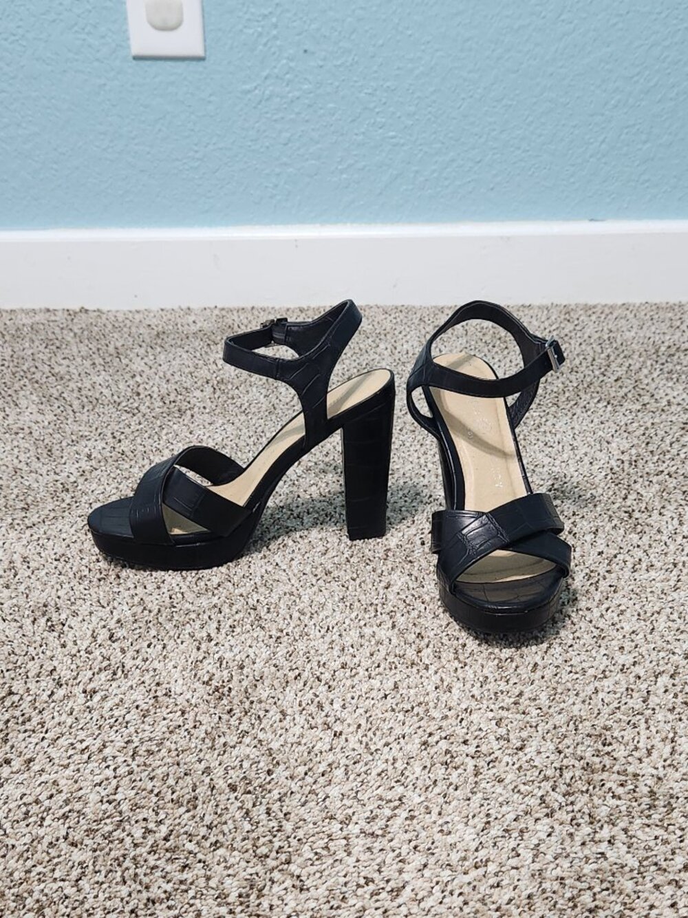 Chinese Laundry Black Croc Platform Heel Sandals Ankle Strap Sz 8.5 - Picture 2 of 15